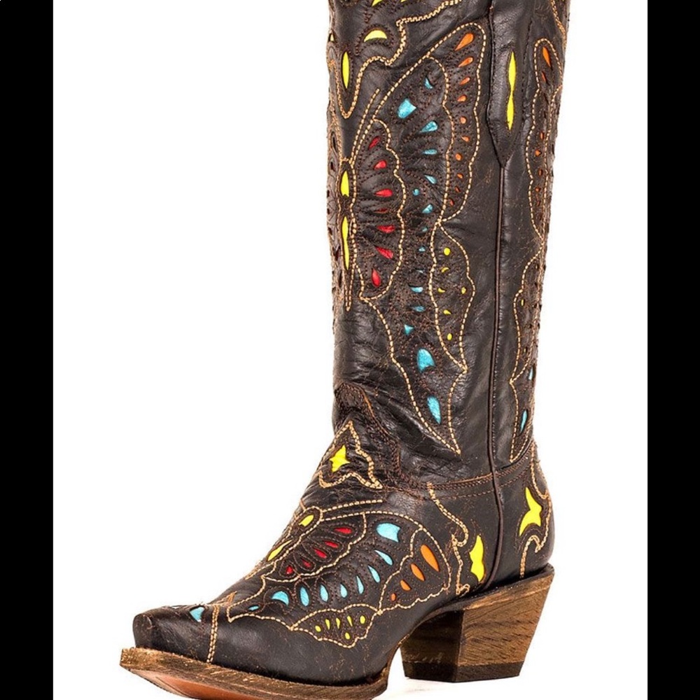 Corral boots ISO looking to buy